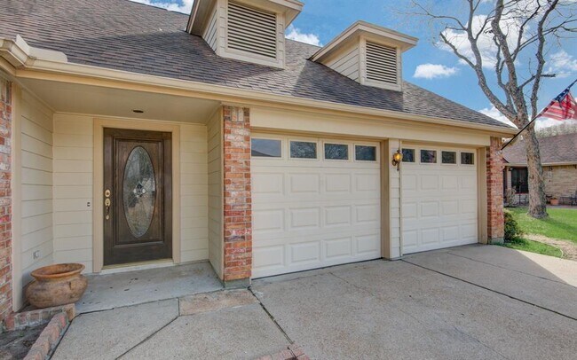 Building Photo - 16603 Burlcreek St