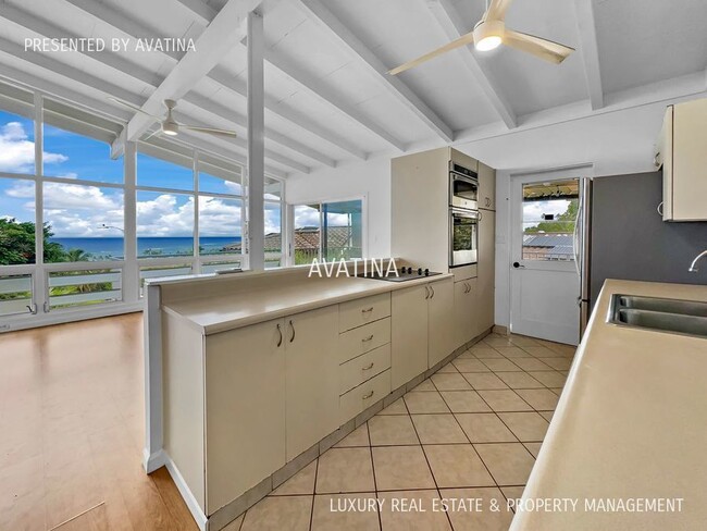 Building Photo - 1404 Laamia Pl