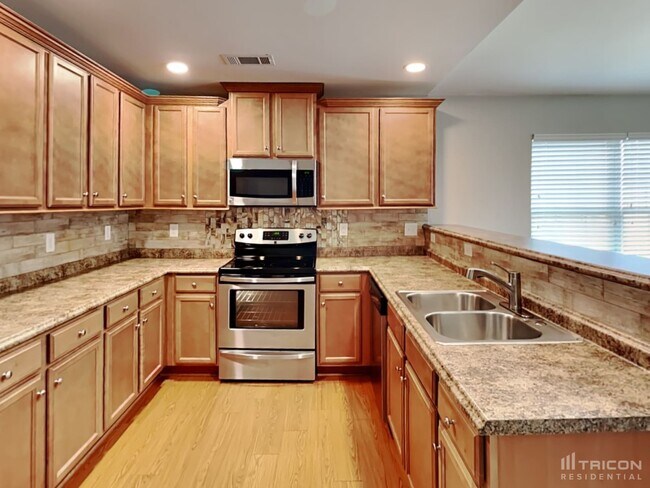 Building Photo - 2028 Stoney Pointe Cir