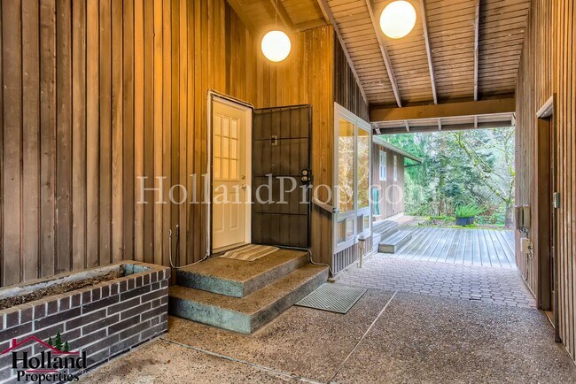Foto del edificio - Fabulous Large Hillsboro Home with Huge Yard!