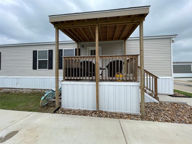 Foto del edificio - 20410 Telge Rd