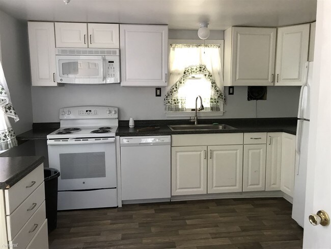 Building Photo - 4 br, 1.5 bath House - 108 Meadowbrook Ave