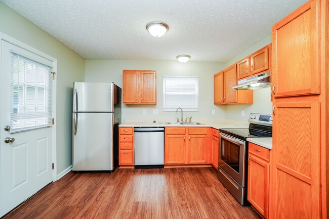 Foto del edificio - Spacious 4 Bedroom!