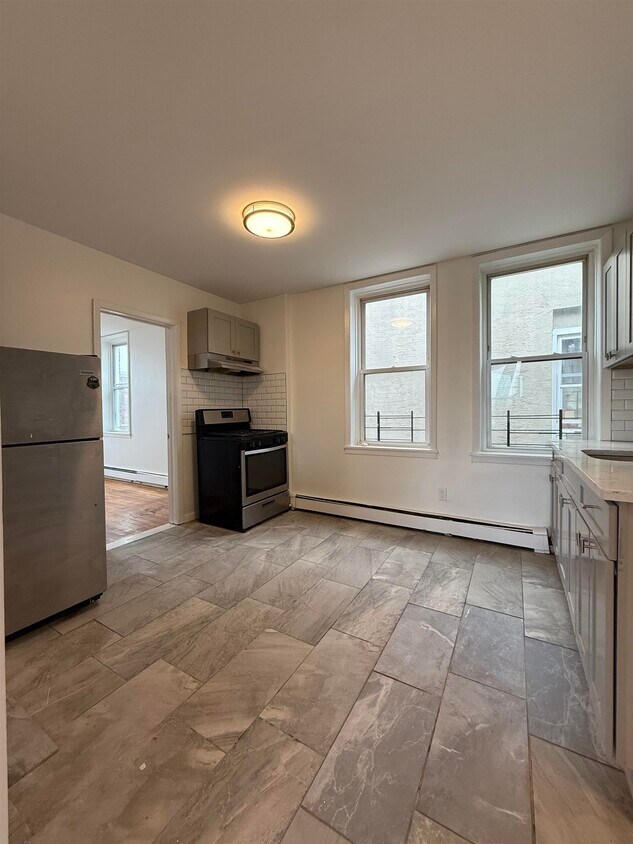 Foto principal - 972 Broadway