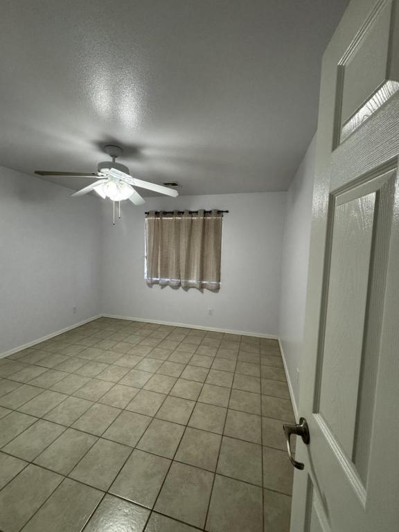 Foto del edificio - 3358 E Ames Ave