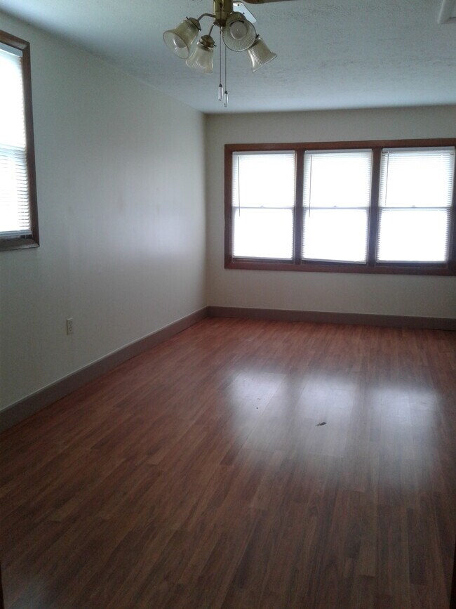 Family Room - 1948 Scherm Rd