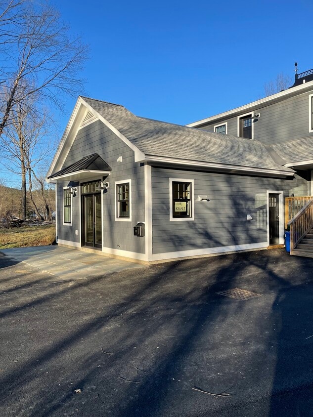 1052 Western Ave Unit Apt 2, Brattleboro, VT 05301 Apartments in