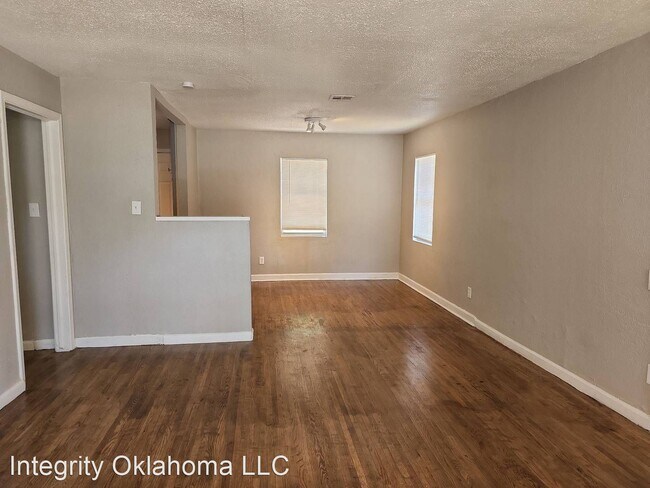 Building Photo - 2 br, 1 bath House - 900 N. Redbud Dr.