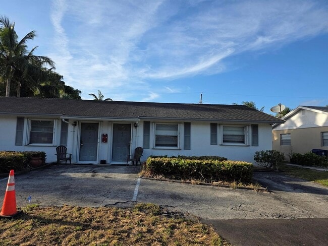 Building Photo - 231 Hibiscus St