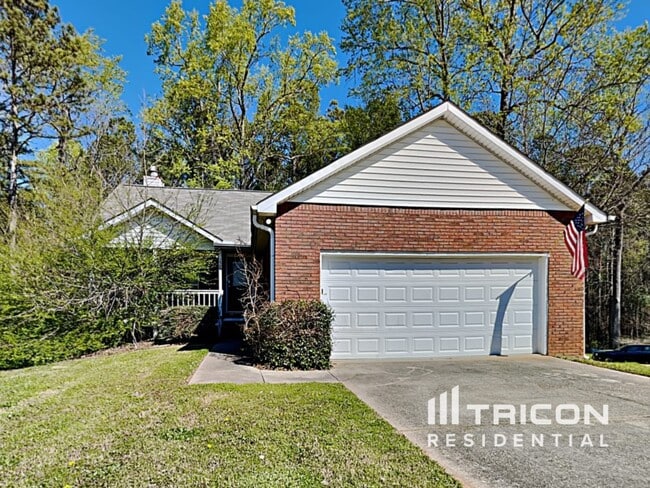 Building Photo - 226 Oakwood Cir