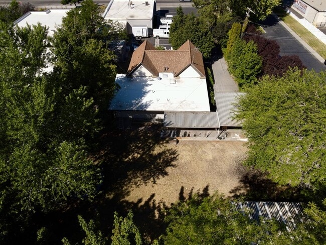 Building Photo - 595 S State St