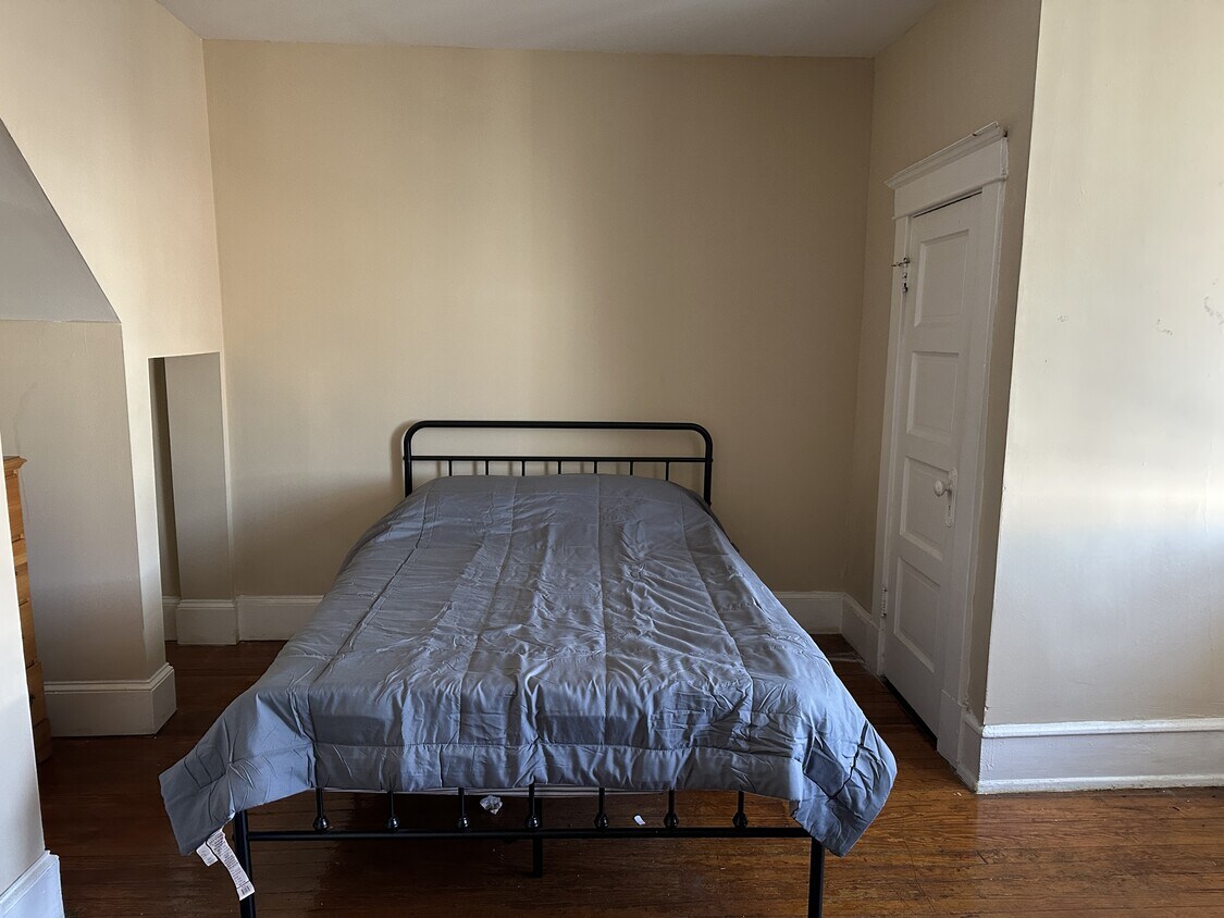 Photo - 1810 Newton St NW (Washington, DC)