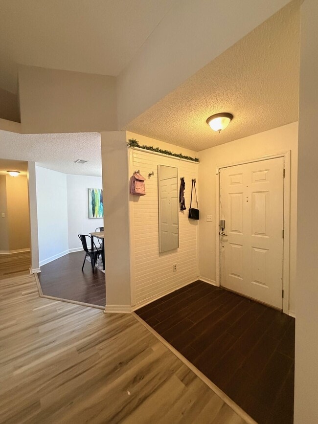 Building Photo - 205 Villacrest Dr