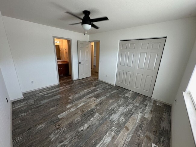 Building Photo - 3 Bed / 2 Bath / Garage / Downtown Wasilla Townhouse