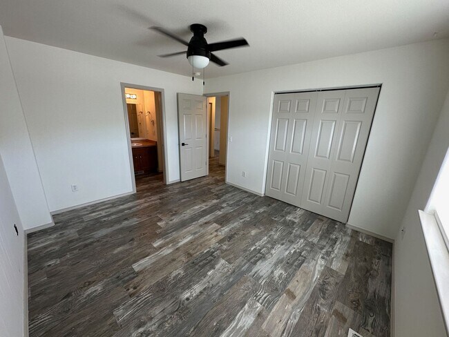 Foto del edificio - 3 Bed / 2 Bath / Garage / Downtown Wasilla Townhouse