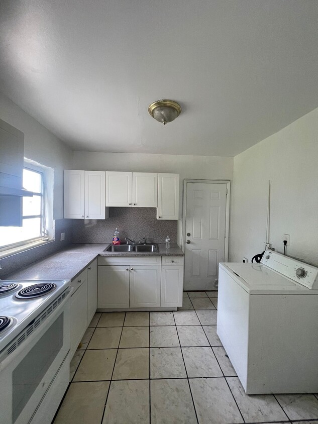 Primary Photo - 285 NW 44th St