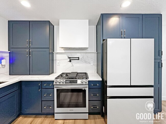 Foto del edificio - Stylish 2BR in Gated Community | Pool, Jacuzzi & Balcony