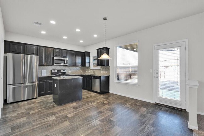 Foto del edificio - 517 Pinnacle Dr