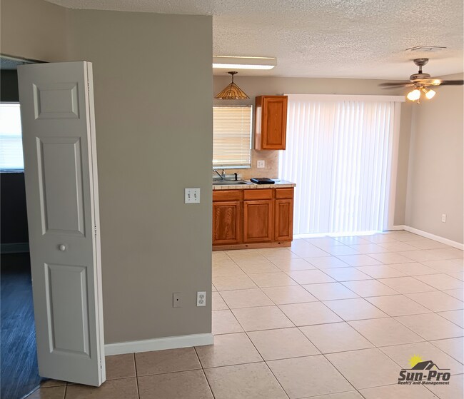 Foto del edificio - 2735 Fern Palm Dr