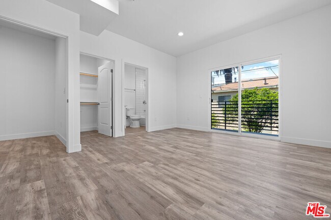 Building Photo - 603 W 41st Pl
