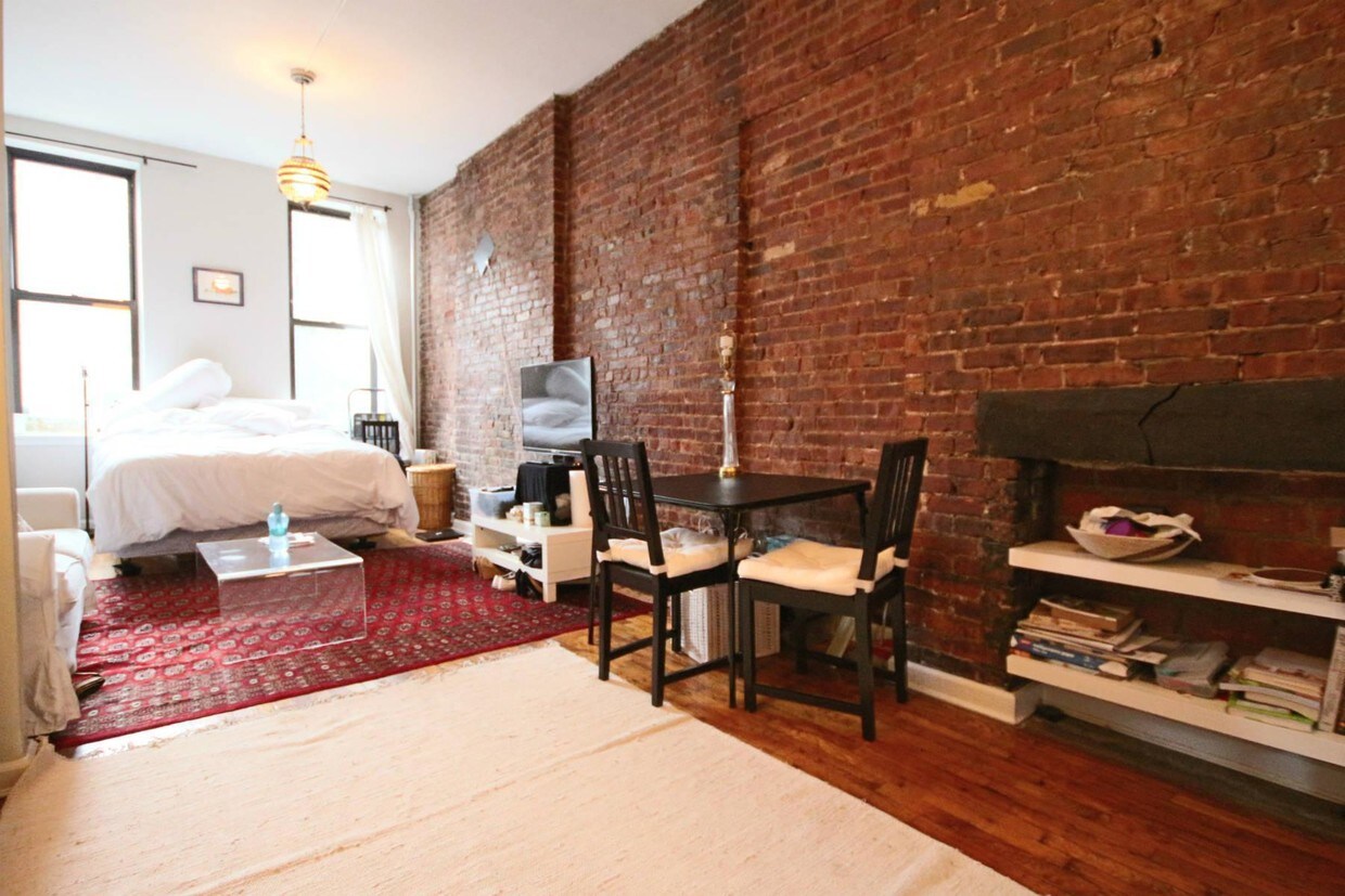 Primary Photo - 145 Sullivan St