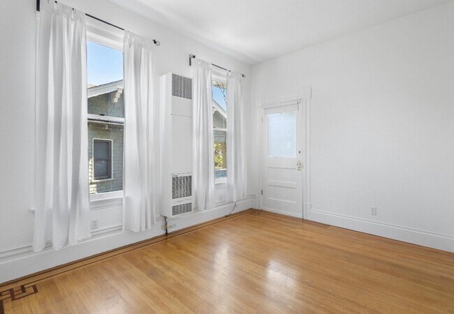 Foto del edificio - 2103 Clinton Ave