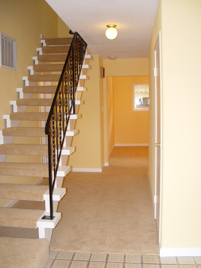 Building Photo - 123 Corrinne Ct