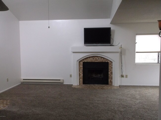Building Photo - 333 W Leroux St