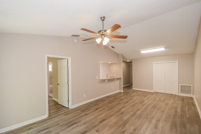 Building Photo - 282 Aquarius Cir W