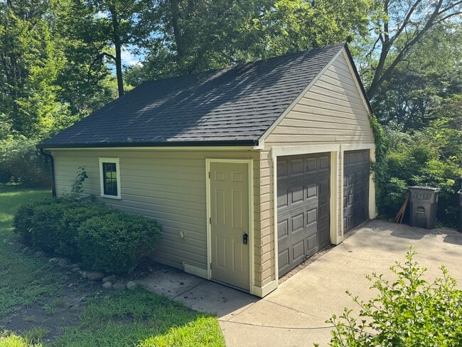 Building Photo - 2033 Friley Rd