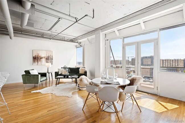 Foto del edificio - Gorgeous & Updated Skyloft One Bedroom-Ava...