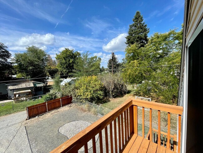 Building Photo - South Ferrall Duplex