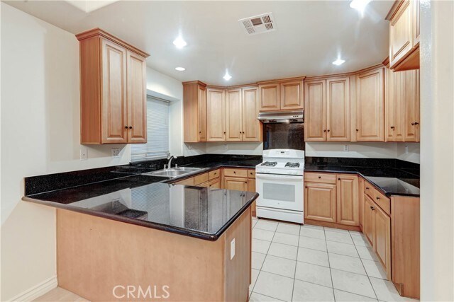 Building Photo - 1166 E Grand Ave