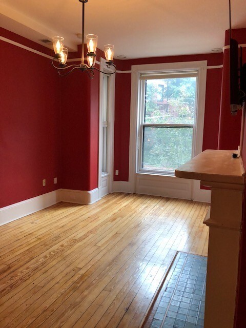 Building Photo - Dupont - West End 1 Bedroom Bi-Level Apt w...