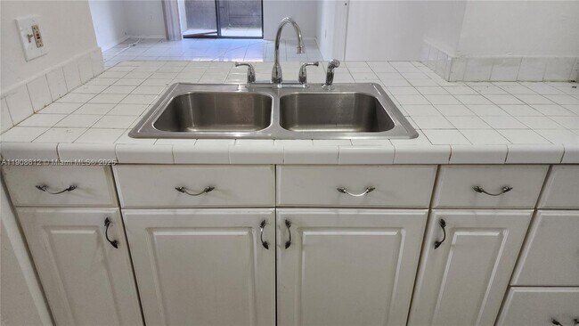 Foto del edificio - 9708 Hammocks Blvd