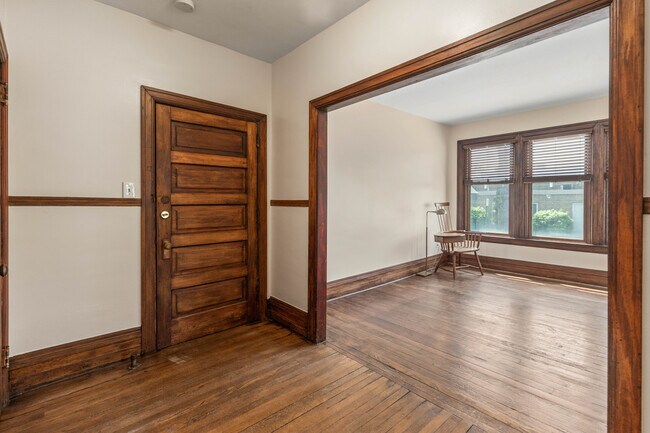Building Photo - 1450 6th St