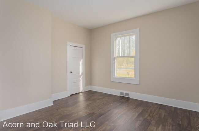 Building Photo - 3 br, 1.5 bath House - 5724 Shattalon Drive