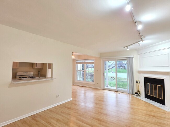 Foto del edificio - 1376 Longacre Ln