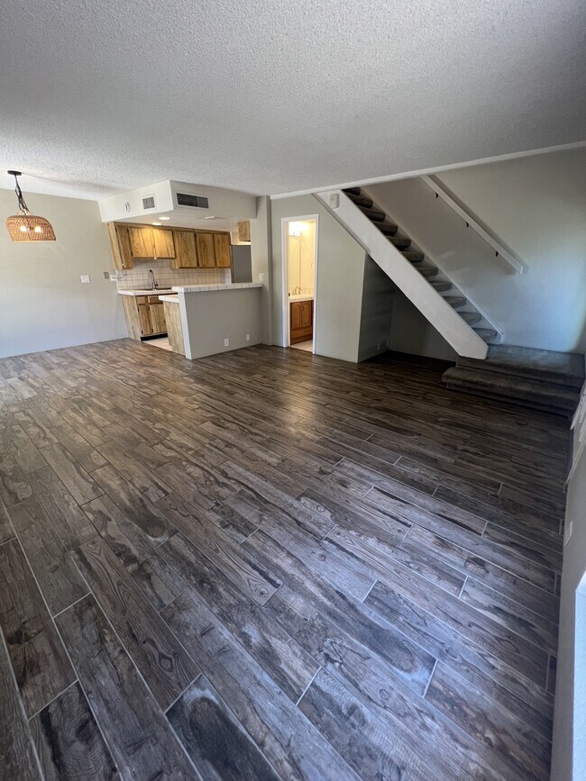 Foto del edificio - 821 E North Ln