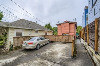 Building Photo - 927 28th Ave S