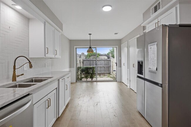 Building Photo - 219 Brocket Pl