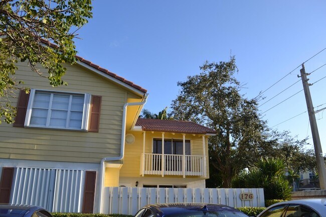 Foto del edificio - 176 Seabreeze Cir