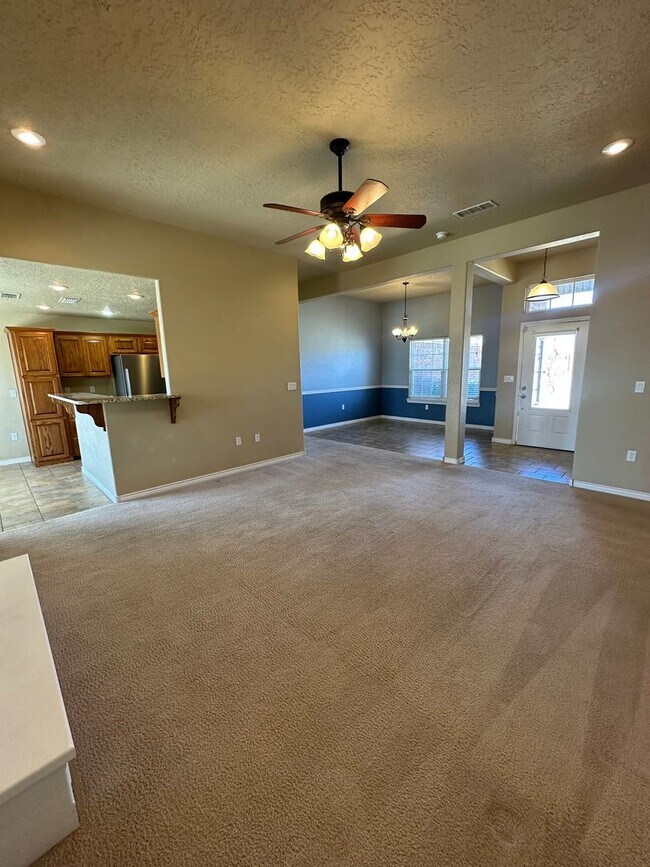 Building Photo - Modern 3 bed 2 bath home! Near Mesa Elementary!
