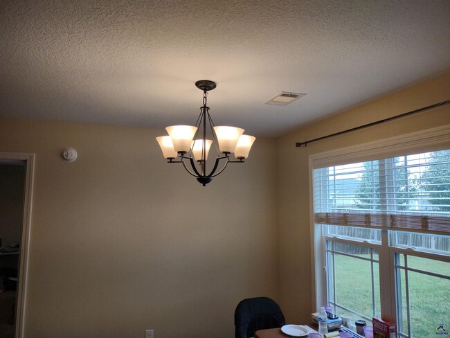 Building Photo - 304 S Charity Ln