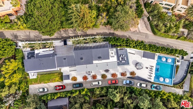 Foto del edificio - 677 Nimes Rd