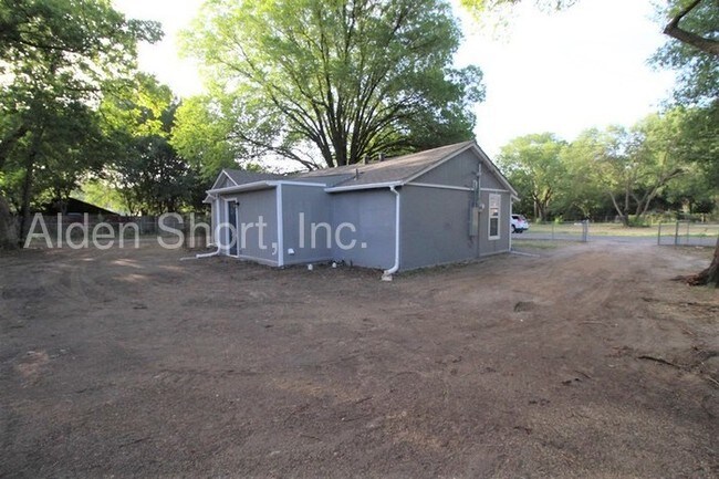 Building Photo - 2/1 in Pleasant Grove