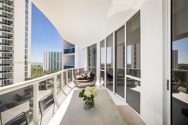 Building Photo - 15901 Collins Ave