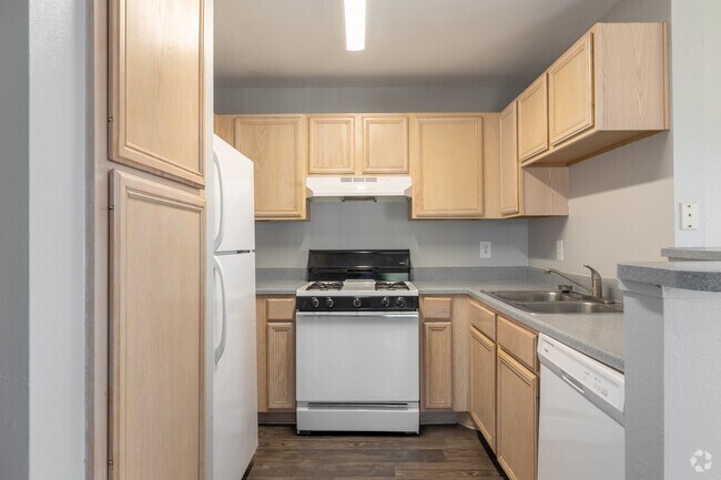 3HAB, 2BA, cocina - Amistad Apartments
