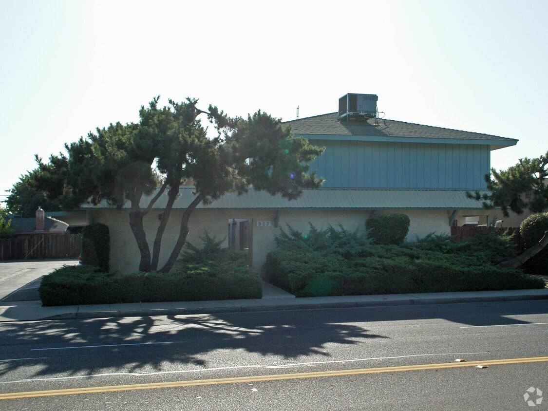 Primary Photo - 923 Minnewawa Ave