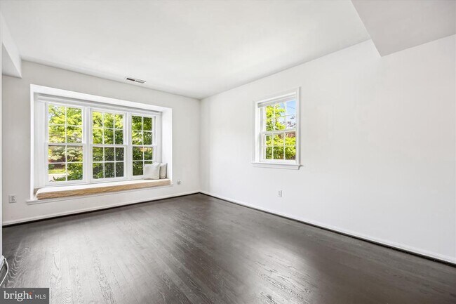 Foto del edificio - 6705 Hillandale Rd